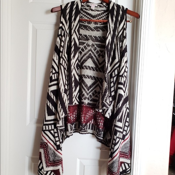 Xhilaration Sweaters - 🌺4 for $40 Cardigan no sleeve sweater